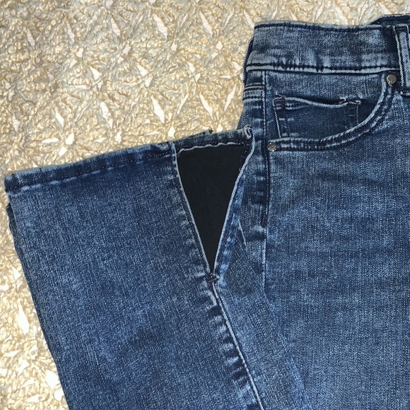 2S ποΈ NEW Express skyscraper mid rise flare dark wash jean 2 Short petite tags - Picture 9 of 9